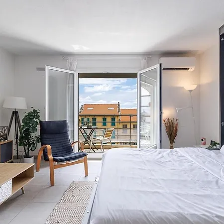 Confortable à Deux Pas De La Terrasse