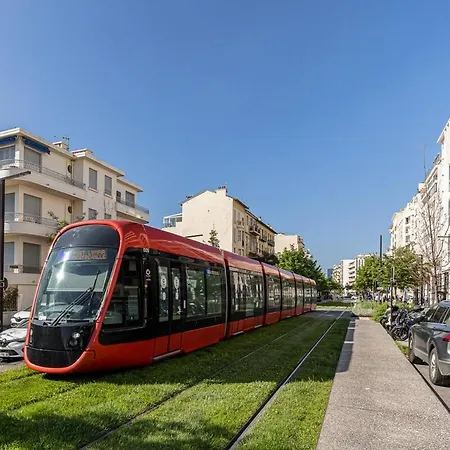 Confortable à Deux Pas De La Terrasse *