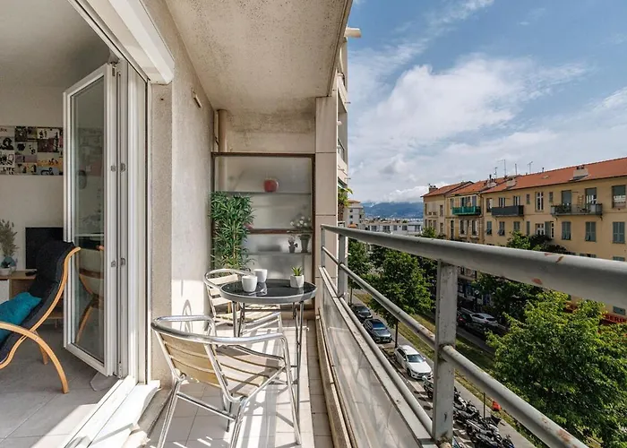 Confortable à Deux Pas De La Terrasse Appartement *