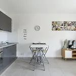 Confortable A Deux Pas De La Terrasse Niza