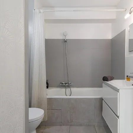 Апартаменты Confortable A Deux Pas De La Terrasse *