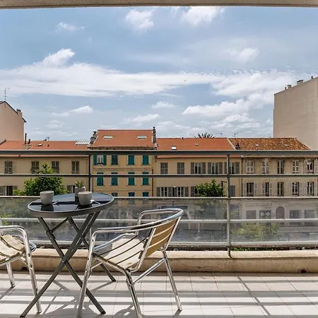아파트 Confortable A Deux Pas De La Terrasse *
