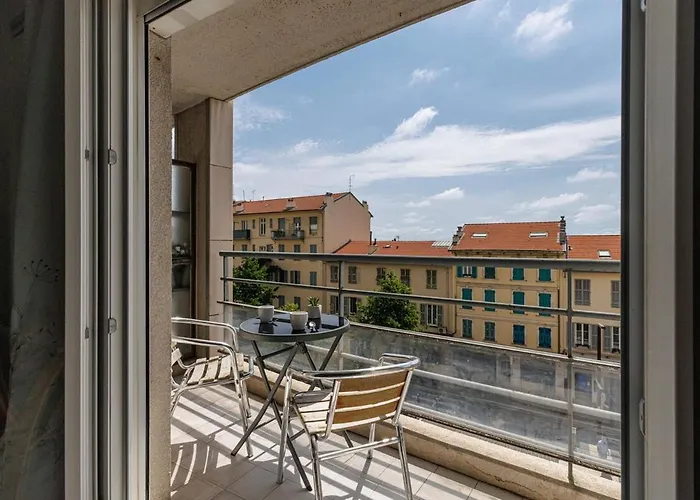 Confortable A Deux Pas De La Terrasse * Nizza