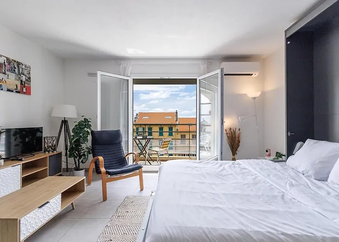 Confortable A Deux Pas De La Terrasse