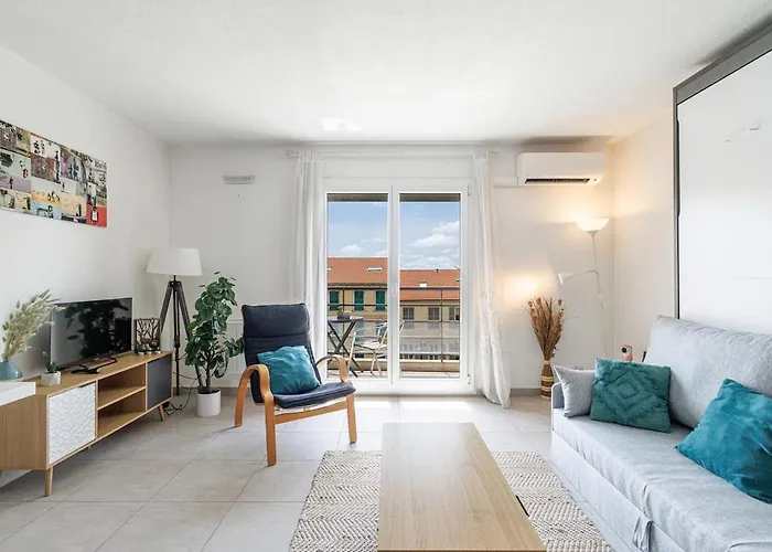 Confortable A Deux Pas De La Terrasse *